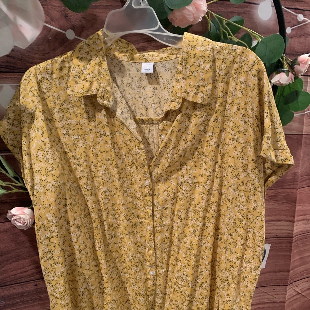 Button down short sleeve shirt
